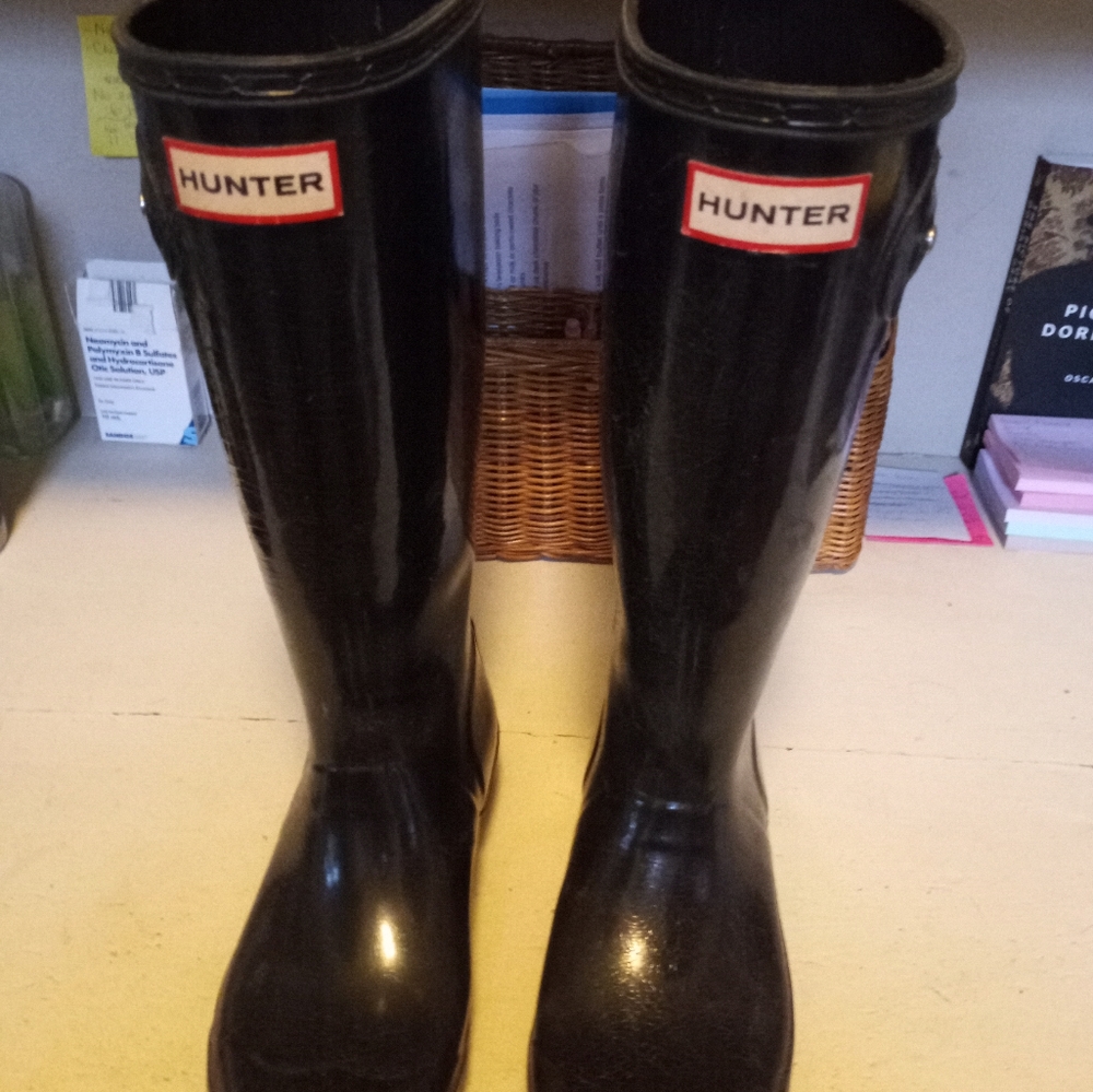 Black Hunter original rainboots size 4 boys 5 girls